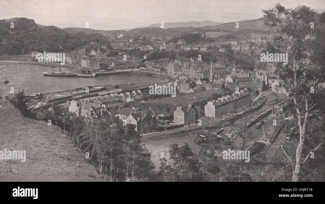 Oban, lugar de belleza y famoso centro turístico de Argyllshire, en su bahía sin litoral. Francia (1923) Foto de stock