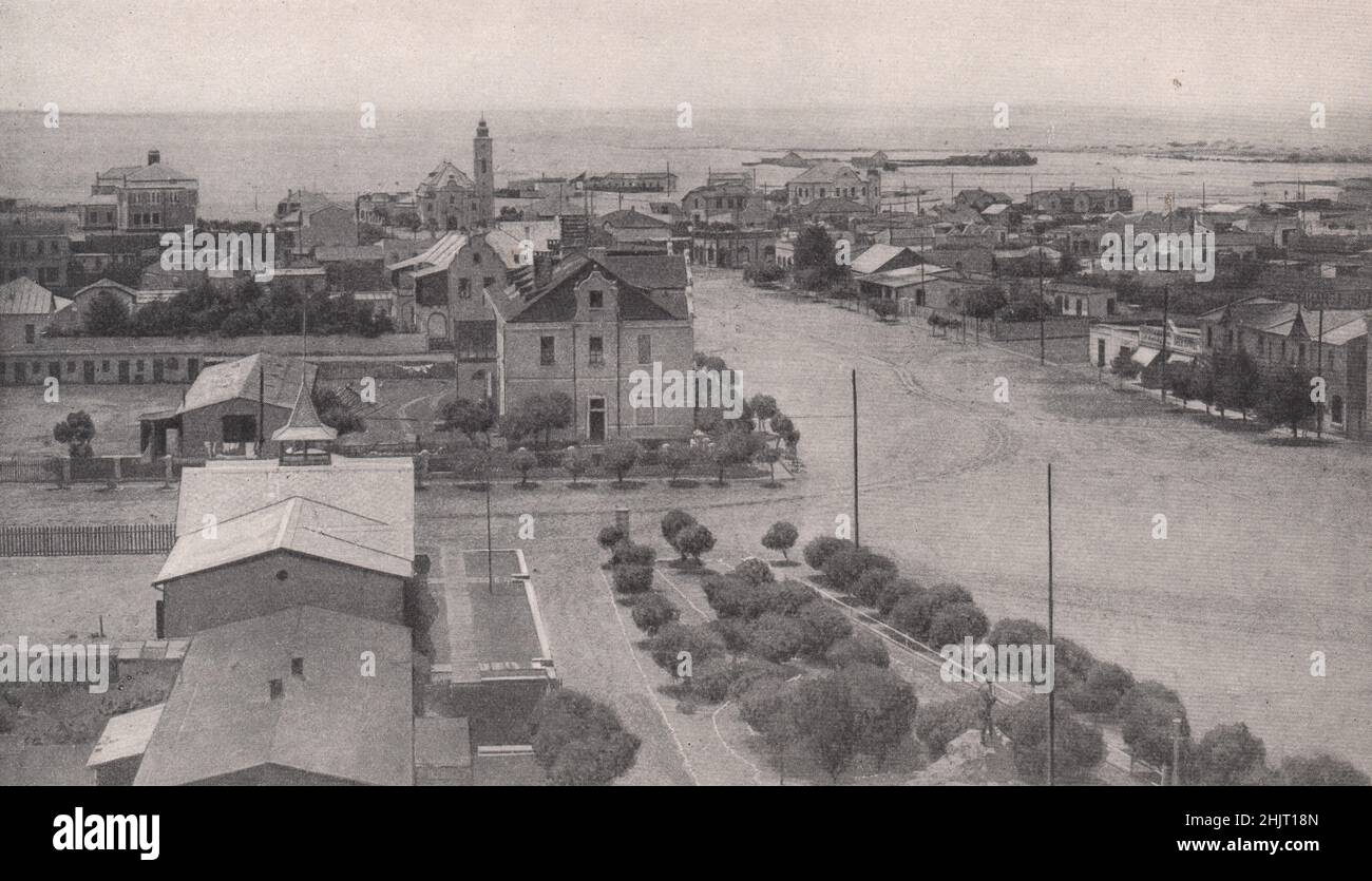 La ciudad de Swakopmund, antes el puerto principal de África sudoccidental alemana. Namibia. África del Sur (1923) Foto de stock