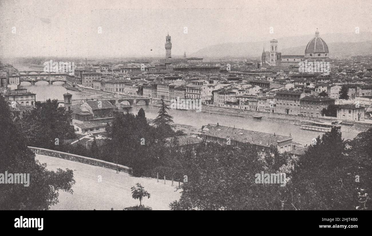 Florencia sobre el Arno, la ciudad de Dante y Miguel Ángel, mostrando muchas de sus características más hermosas. Italia. Toscana (1923) Foto de stock
