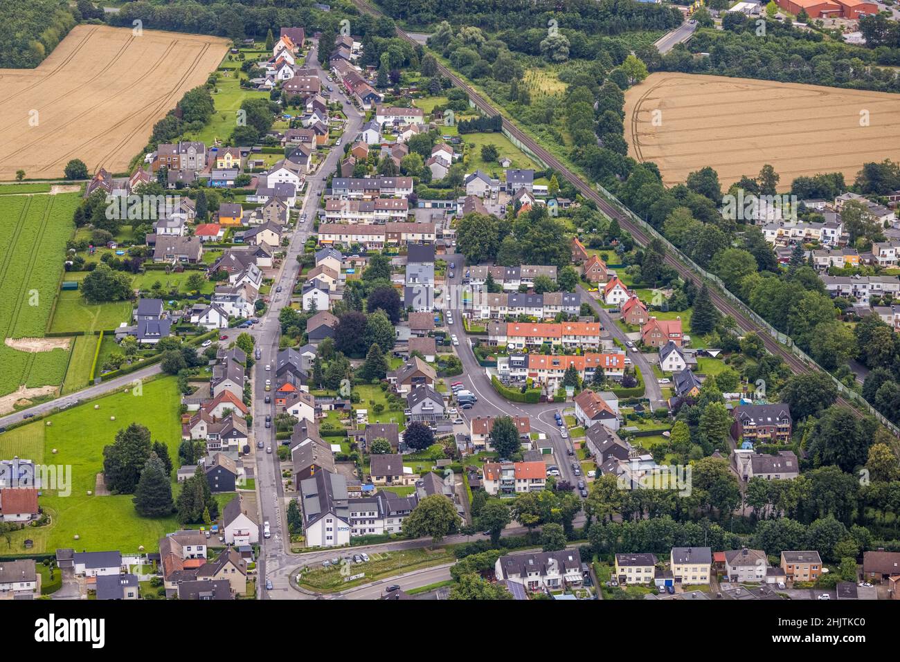 Vista aérea, vista local Massener Kirchweg und Ringstraße, residencia de ancianos Obermassen, Massen, Unna, zona de Ruhr, Renania del Norte-Westfalia, G Foto de stock