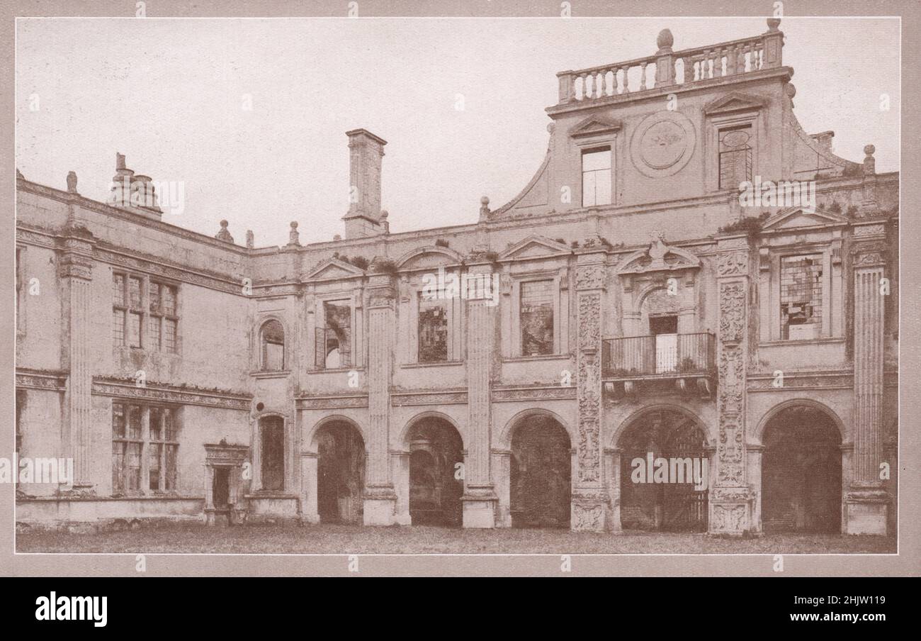Corte Interior, Kirby Hall, cerca de Gretton. Northamptonshire (1913) Foto de stock