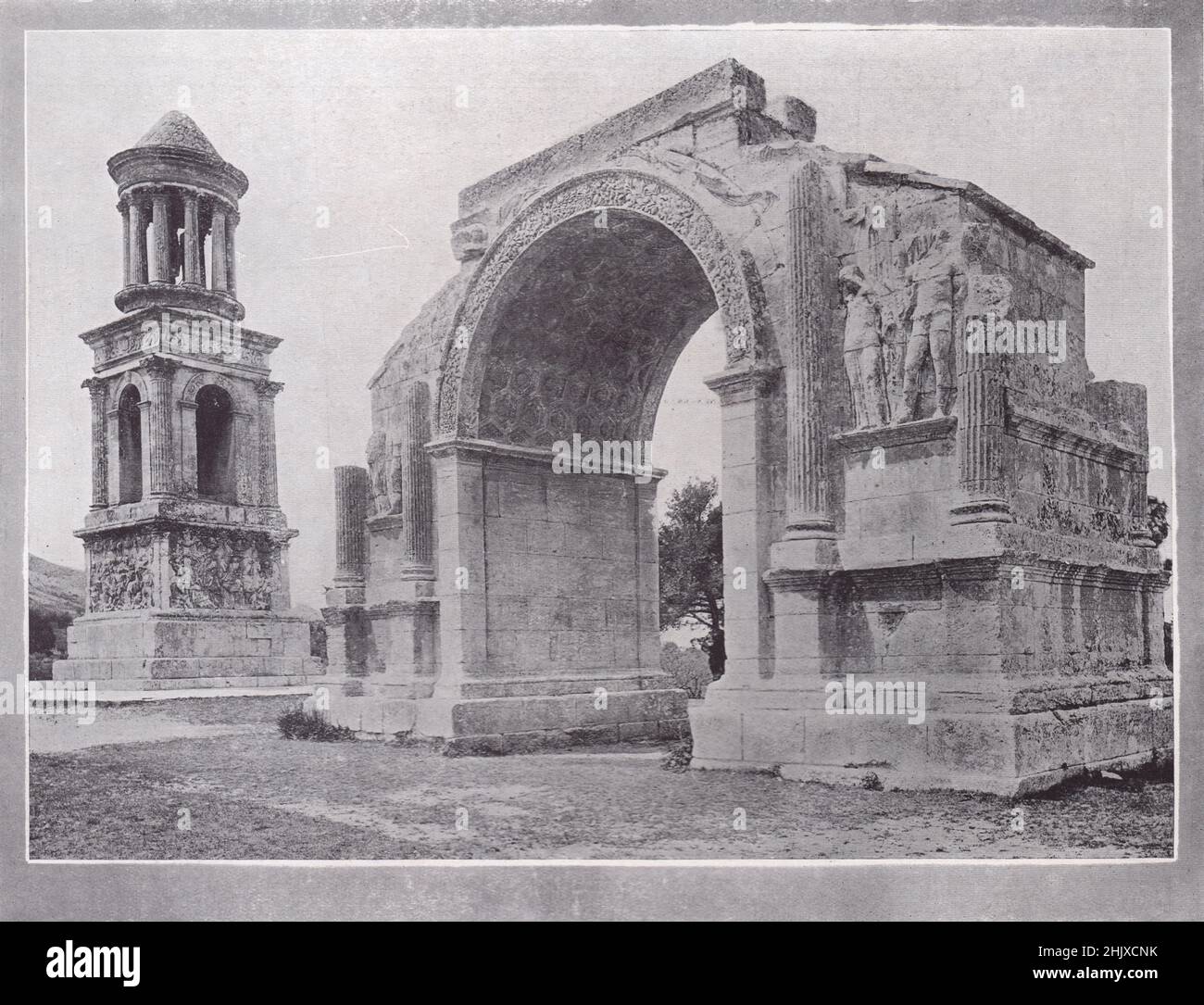 El Mausoleo y el Arco del Triunfo, San Rémy. Bocas del Rhône. Francia (1925) Foto de stock