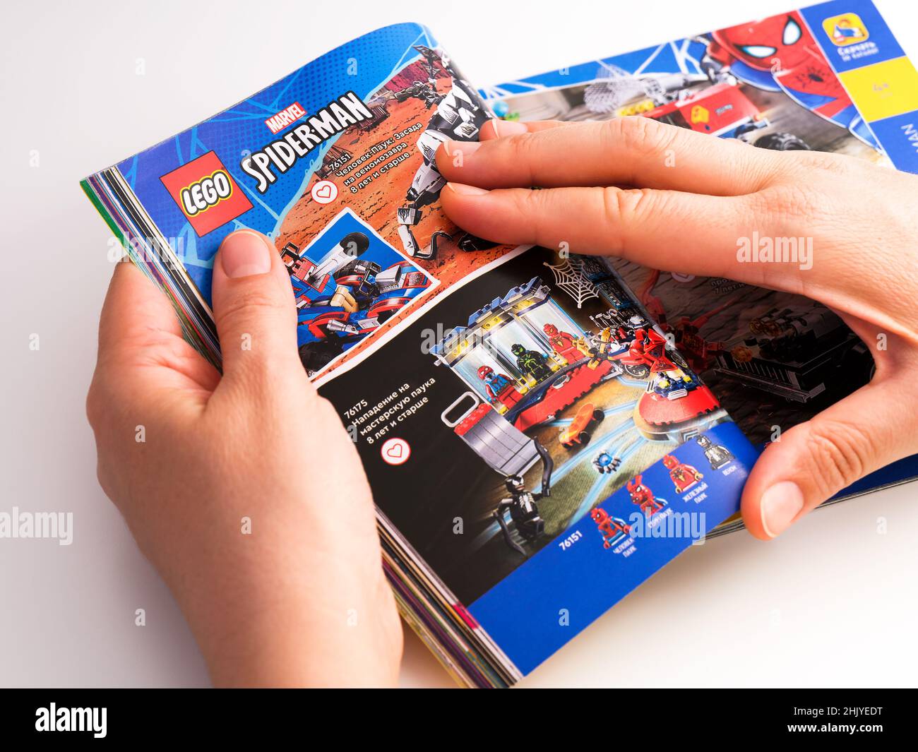 Lego hombre araña fotografías e imágenes de alta resolución - Alamy