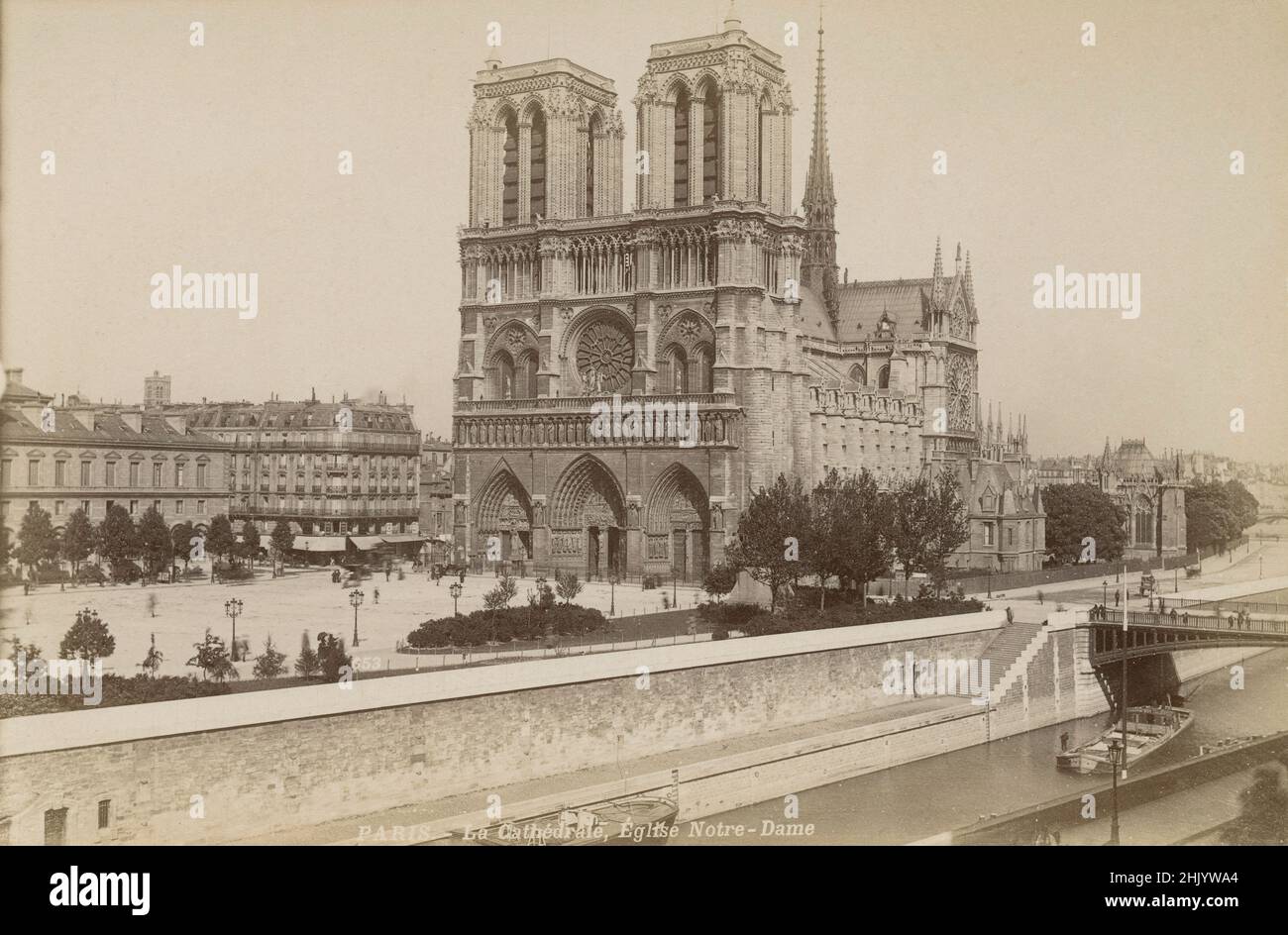 Foto de Notre-Dame de París en París, Francia, en 1890. FUENTE: FOTOGRAFÍA ORIGINAL EN ALBUMEN Foto de stock