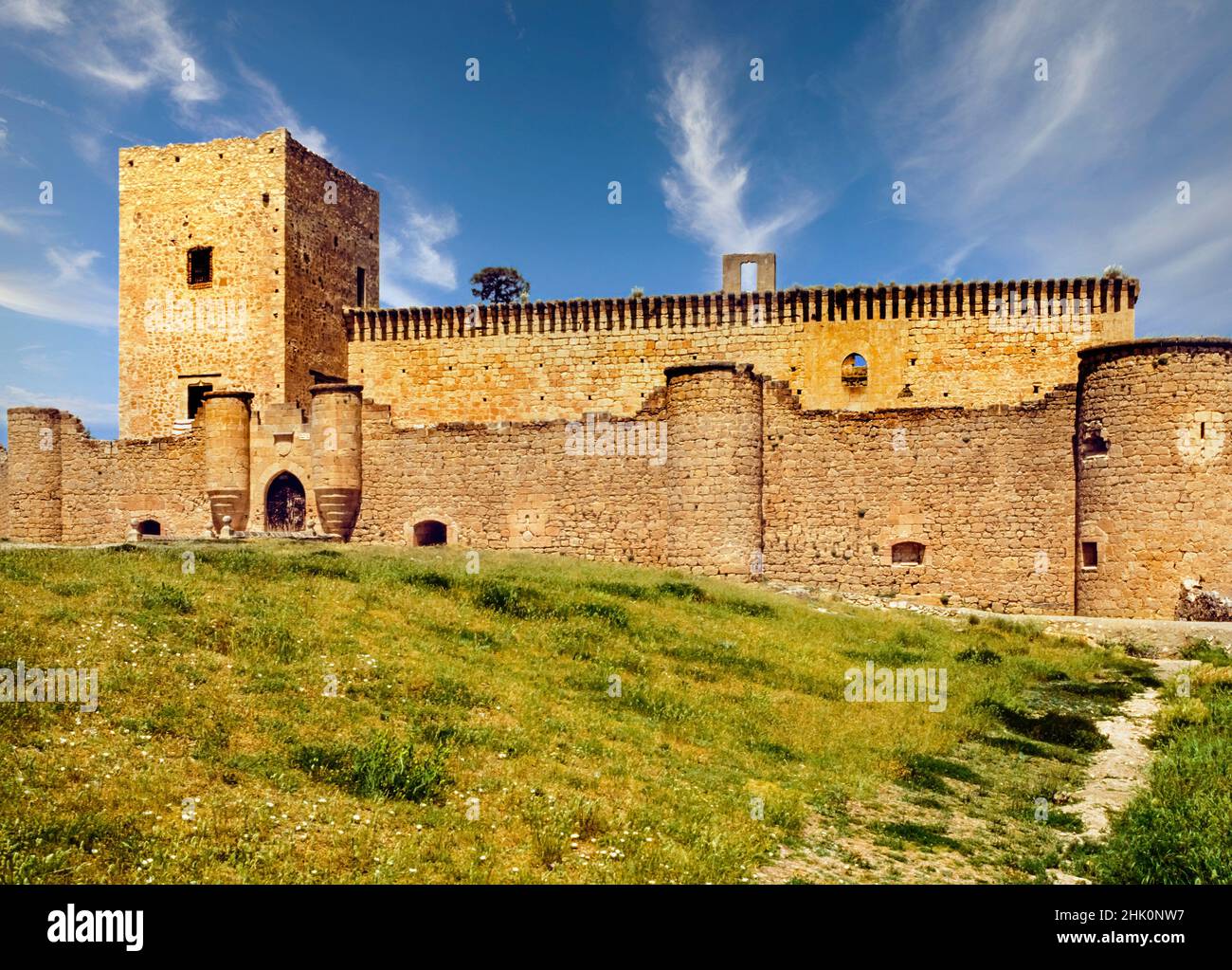 La fortaleza original de Pedraza data de 13th Y fue fuertemente transformado en el siglo XV Propiedad de las Herreras y. Foto de stock