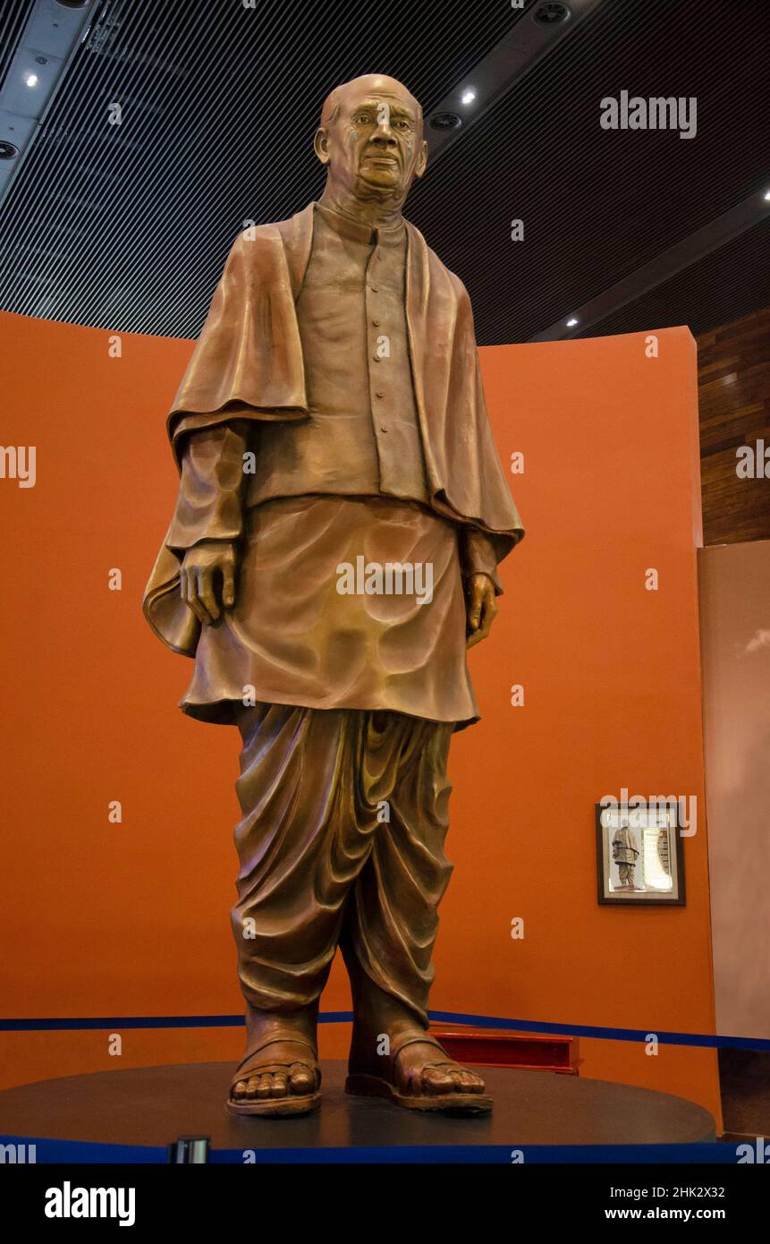Réplica de la Estatua de la Unidad en el interior. Estatua de Vallabhbhai Patel, primer viceprimer ministro y ministro de Interior de la India independiente, Kevadiya Foto de stock