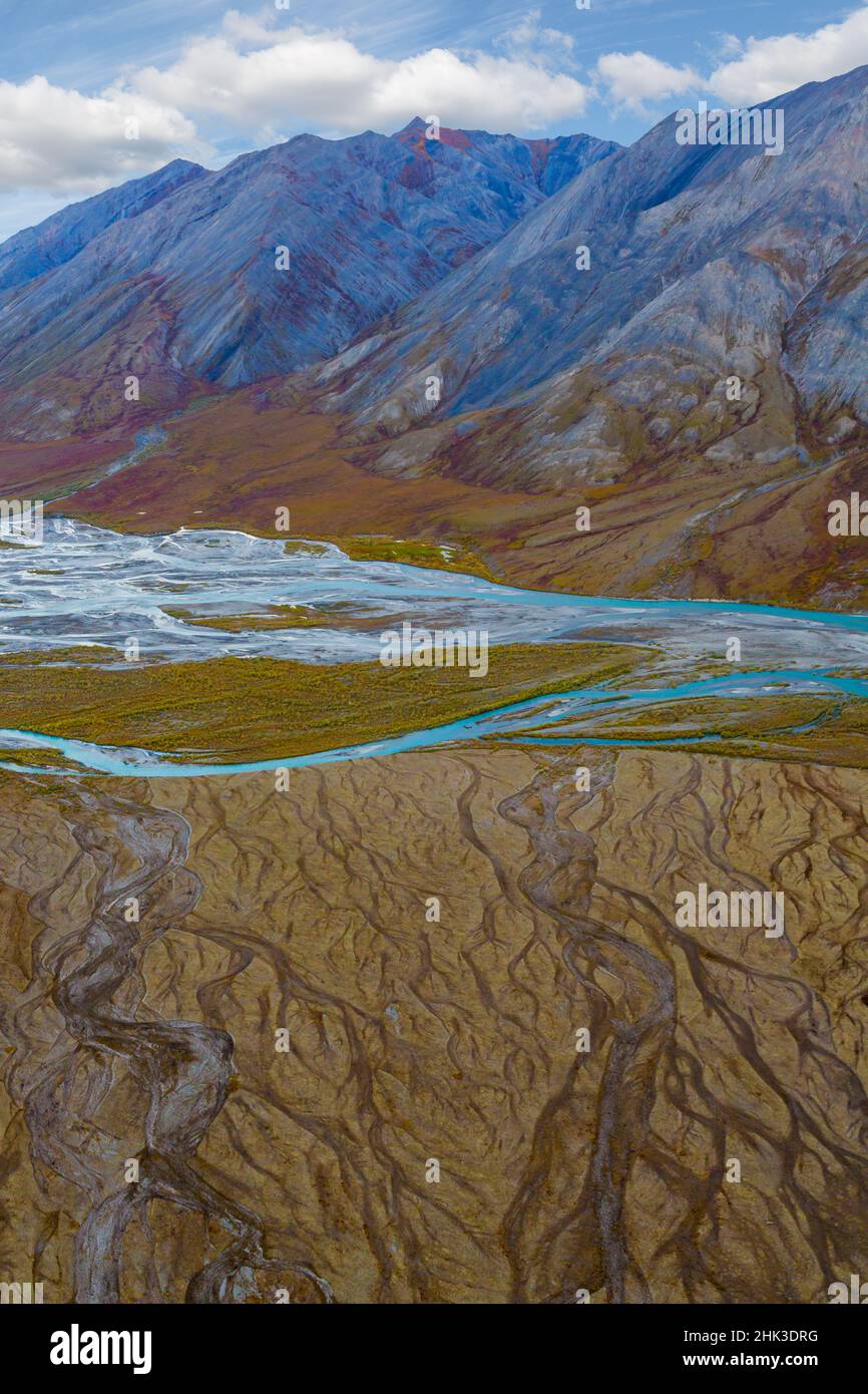 Ee.Uu., Alaska, Brooks, el Arctic National Wildlife Refuge. Antena Ivishak de montañas y ríos. Crédito: Don Paulson Jaynes / Galería / DanitaDel Foto de stock