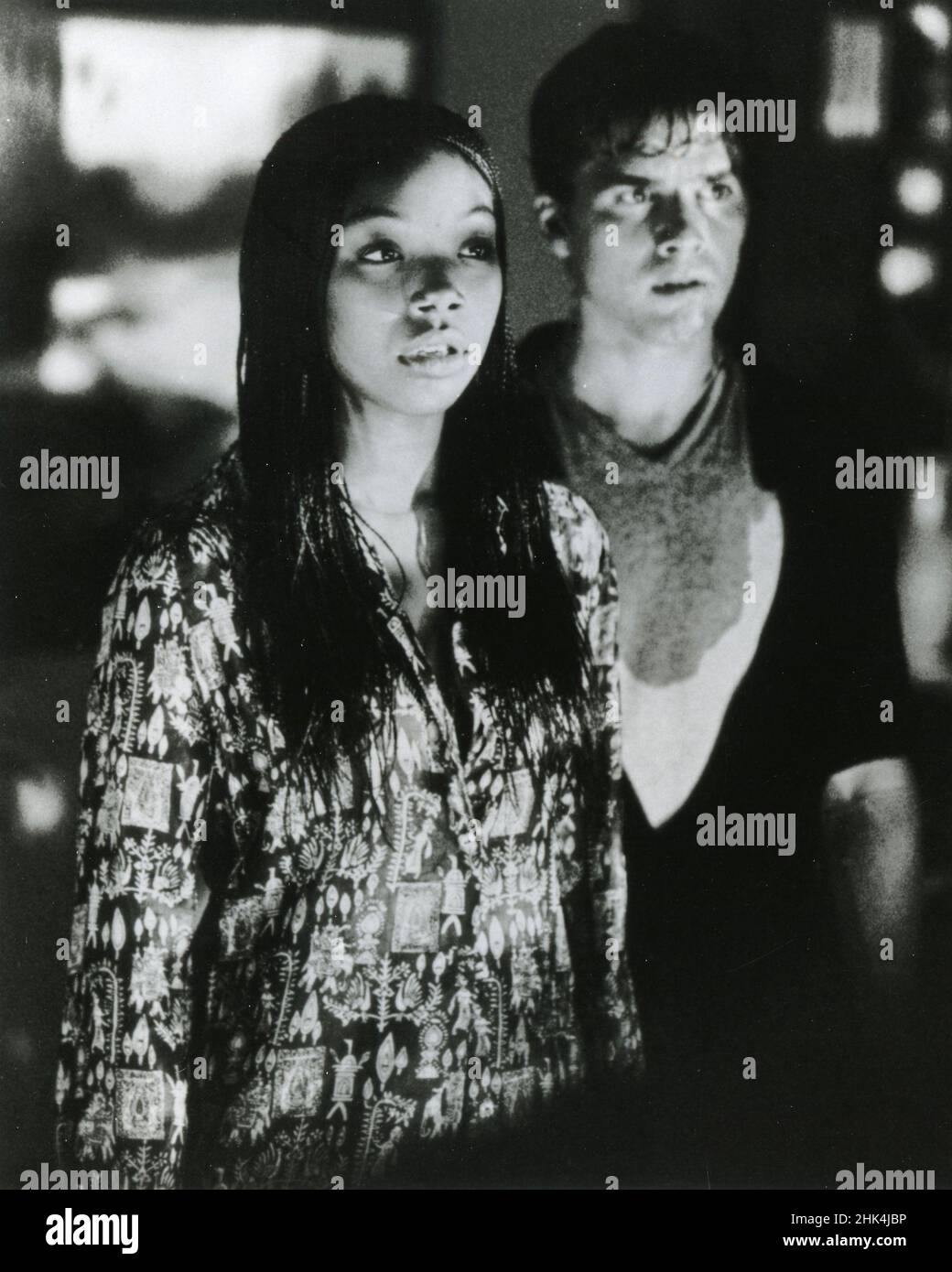 Los actores Brandy y Matthew se establecen en la película Todavía sé lo que hizo el verano pasado, EE.UU. 1998 Foto de stock