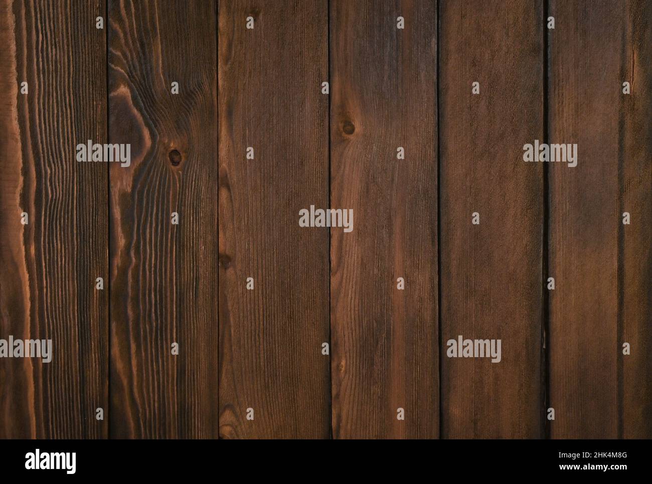 Tablas de textura de madera vieja marrón oscuro. Tabla vieja quemada