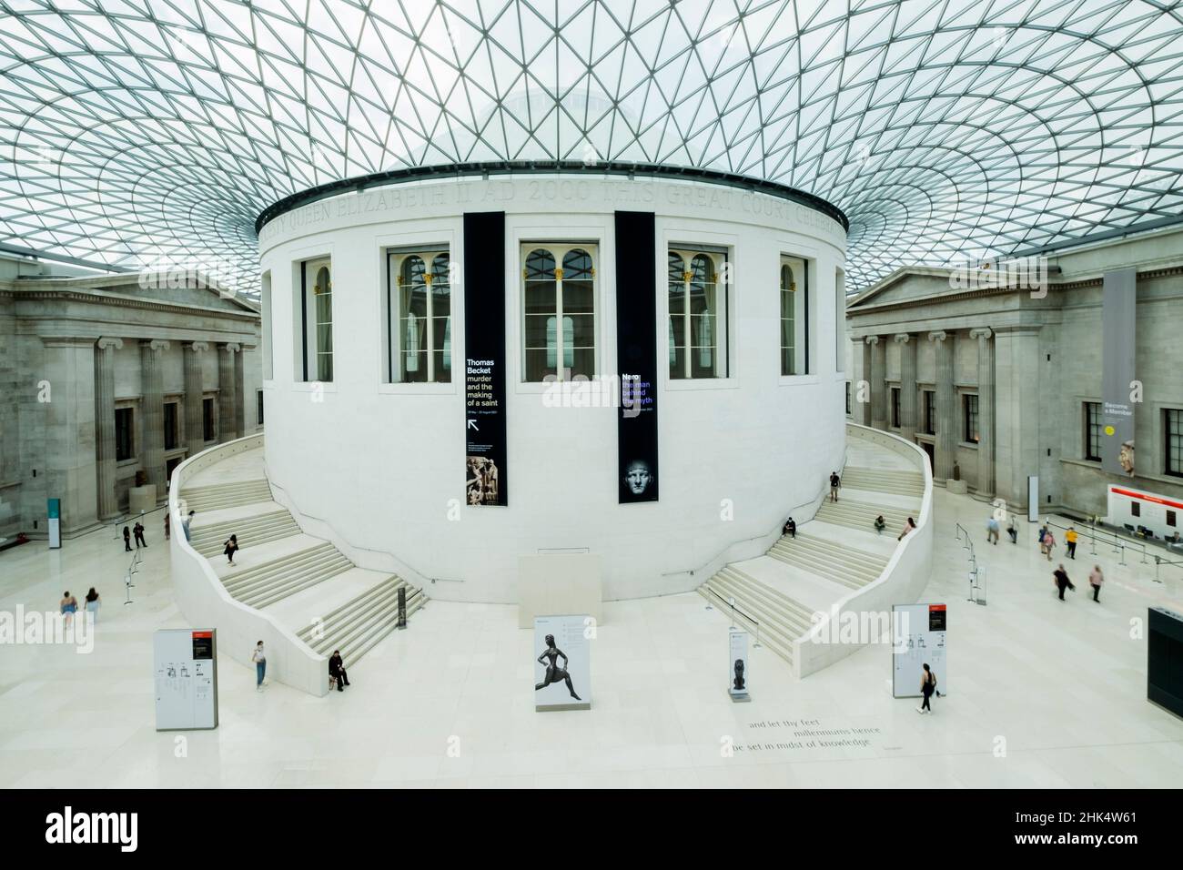 Gran Corte del Museo Británico por Norman Foster Architects, mostrando la Biblioteca Central original, Londres, Inglaterra, Reino Unido, Europa Foto de stock