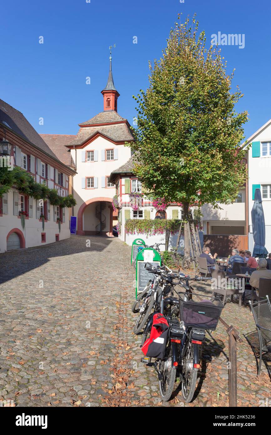 Puerta de la ciudad, Burkheim am Kaiserstuhl, Breisgau, Selva Negra, Baden-Wurttemberg, Alemania, Europa Foto de stock