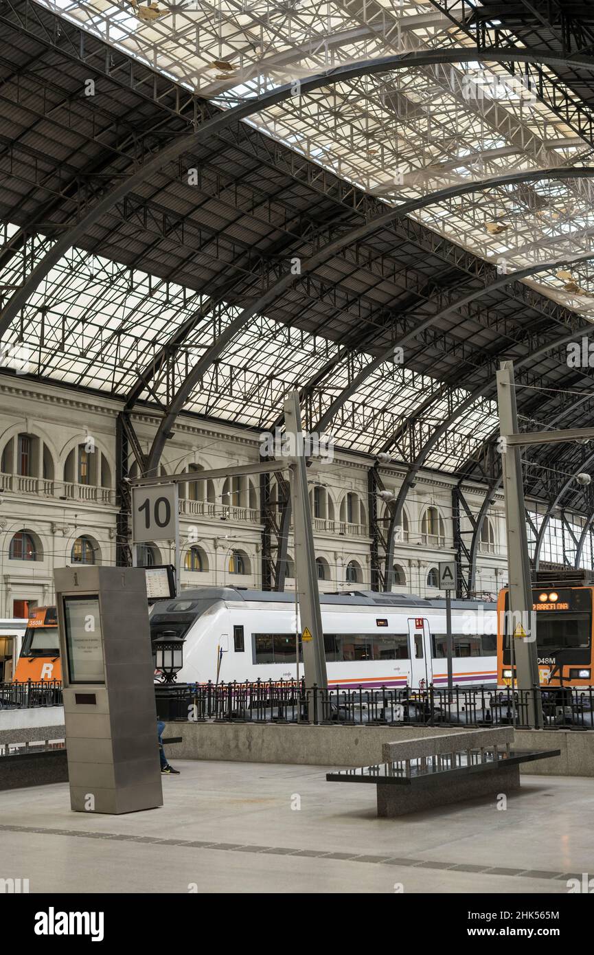 Interior de la estación de tren de Francia (Estacion de Francia),  Barcelona, Cataluña, España, Europa Fotografía de stock - Alamy
