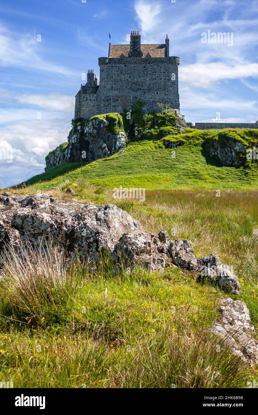 Duart Castle, la sede de Clan Maclean, situado en la isla de Mull, Inner Hebrides, Argyll, Escocia, Reino Unido Foto de stock