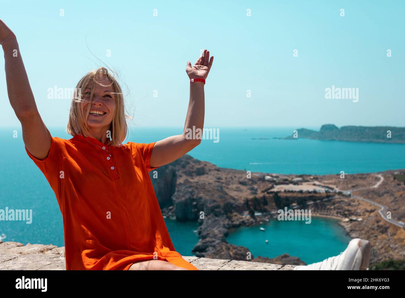 Grecia. Rodas. Acrópolis de Lindos y la bahía de San Pablo Foto de stock