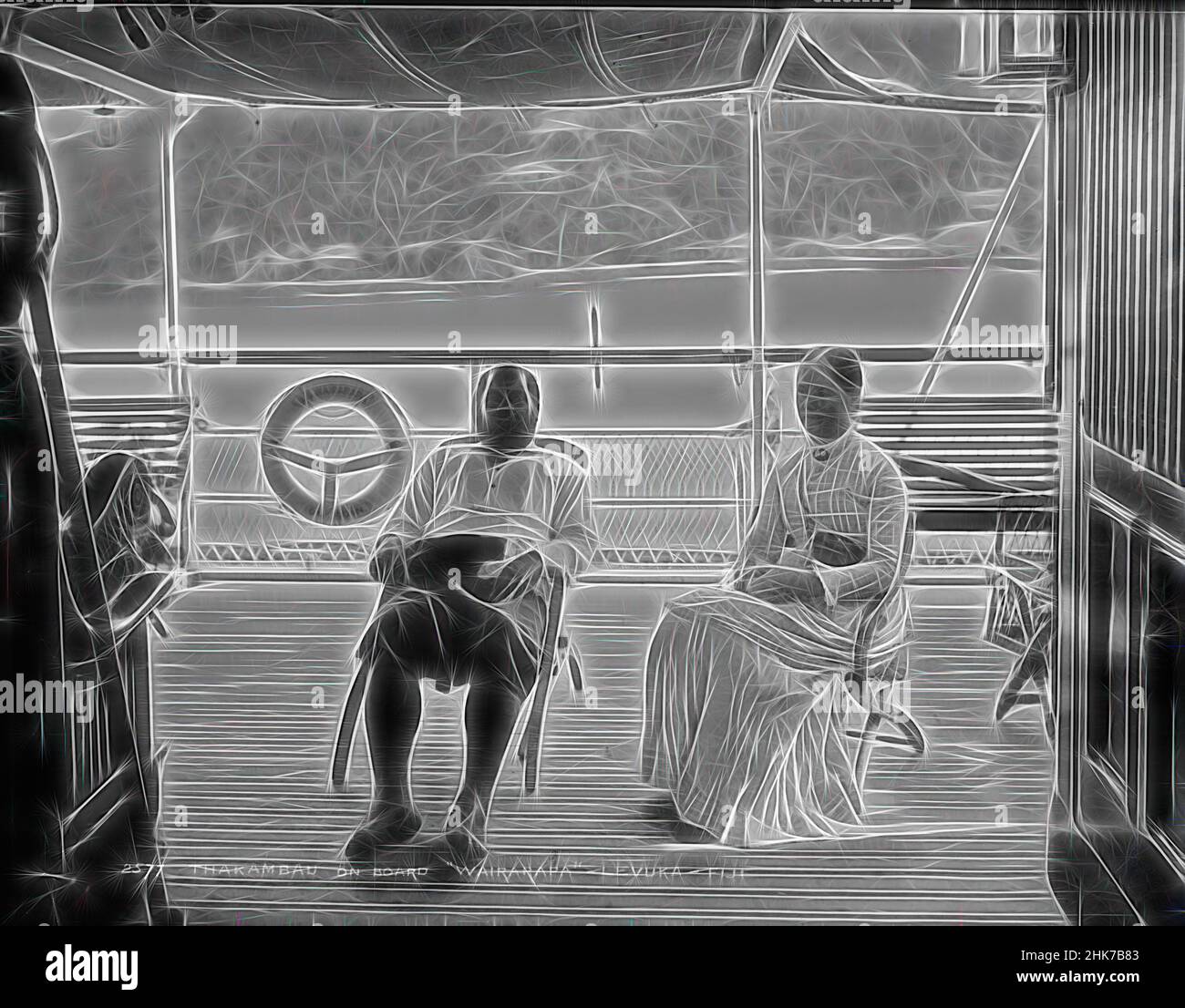 Inspirado por Thakambau a bordo de Wairarapa, Levuka, Fiji, Burton Brothers estudio, estudio de fotografía, 1884, Nueva Zelanda, fotografía en blanco y negro, hombre de Fiji (izquierda), en uniforme, Y mujer, vestida con ropa formal europea, sentada en sillas bajo una sombra de lona en la cubierta de un barco. Cabina de barcos, reimaginado por Artotop. Arte clásico reinventado con un toque moderno. Diseño de brillo cálido y alegre y luminosidad e radiación de rayos de luz. Fotografía inspirada en el surrealismo y el futurismo, que abarca la energía dinámica de la tecnología moderna, el movimiento, la velocidad y la revolución de la cultura Foto de stock