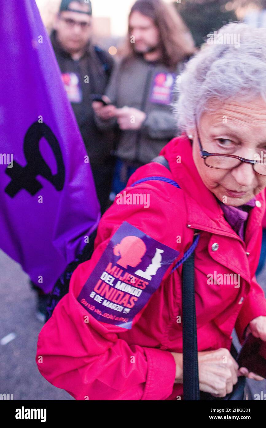 Madrid, España - 08 de marzo de 2017: Día feminista internacional de la mujer marzo del 8m por los derechos y la igualdad Foto de stock