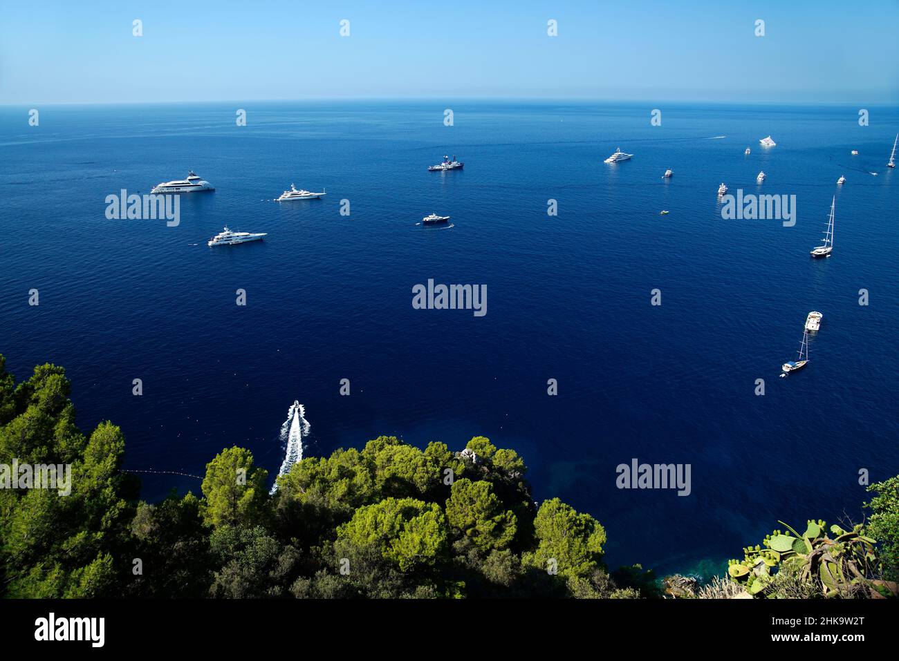 Vista con barcos en el mar, Capri Island, Campania, Italia, Europa Foto de stock