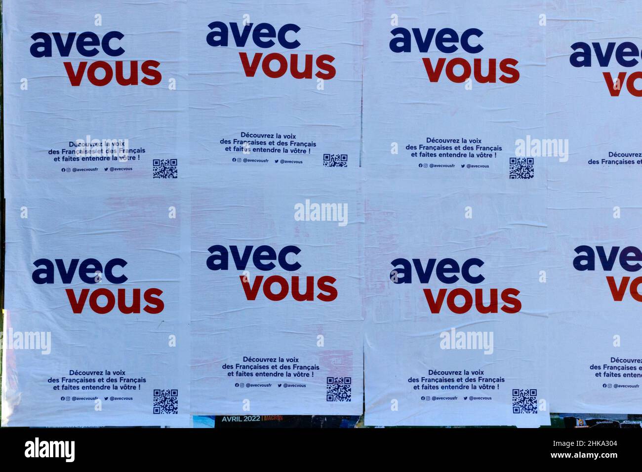Cartel de la campaña para las elecciones presidenciales francesas en Montpellier. Con ustedes la República en la marcha. Fiesta en el poder ahora. Foto de stock