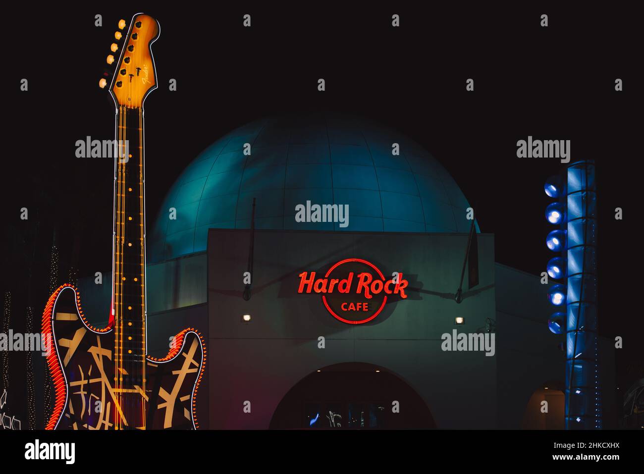 Los Ángeles, Estados Unidos de América - 17 de octubre de 2016: Letrero de neón de Hard Rock Cafe en Los ángeles por la noche Foto de stock