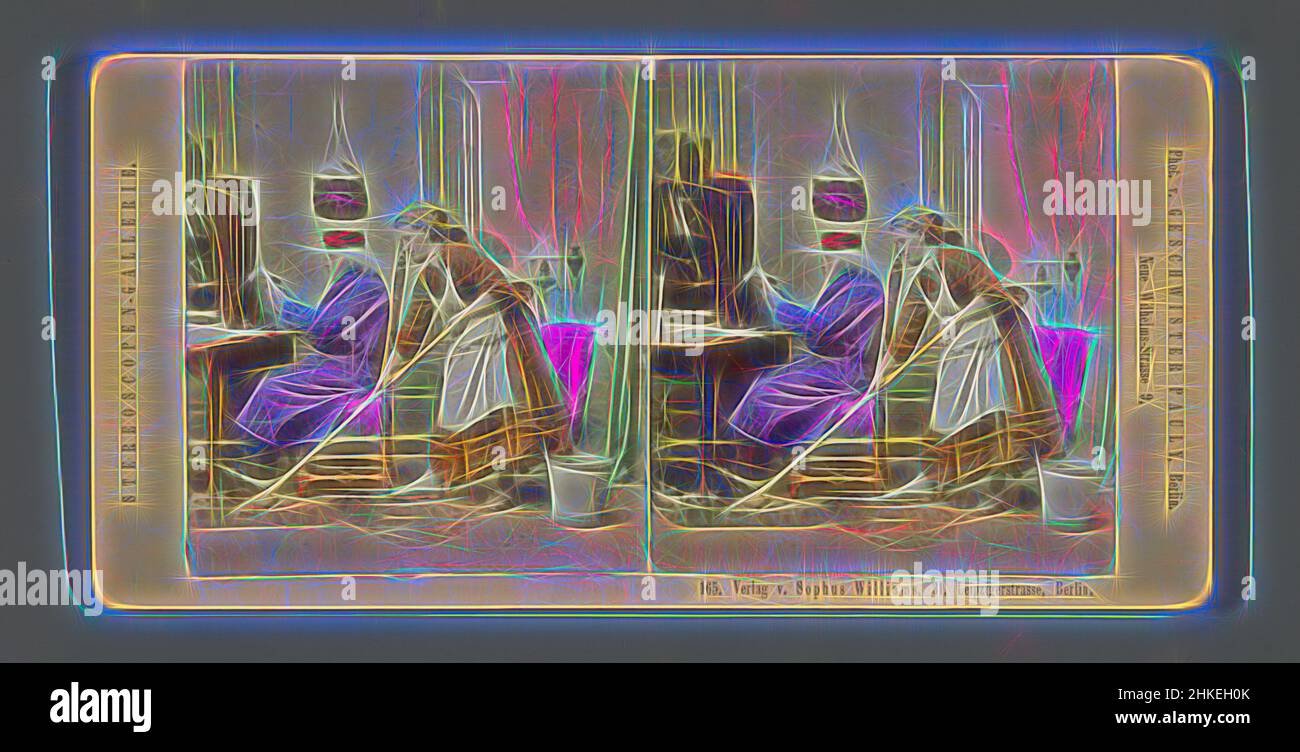 Inspirado por Escena con un hombre detrás de un escritorio y una mujer limpiando, Galería de estereoscopios, Geschwister Pauly, editor: Sophus Williams, Berlín, 1873 - 1890, papel, estampado de albumen, altura 88 mm x ancho 177 mm, Reimaginado por Artótop. Arte clásico reinventado con un toque moderno. Diseño de brillo cálido y alegre y luminosidad e radiación de rayos de luz. Fotografía inspirada en el surrealismo y el futurismo, que abarca la energía dinámica de la tecnología moderna, el movimiento, la velocidad y la revolución de la cultura Foto de stock