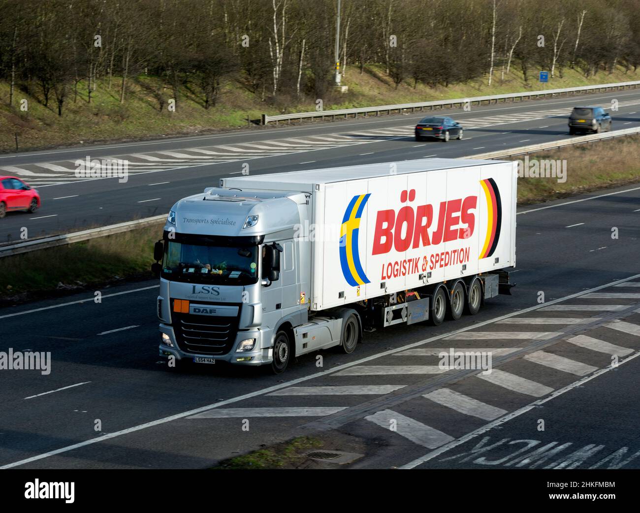 Cabina de camión LSS con remolque Borjes, autopista M40, Warwickshire, Reino Unido Foto de stock