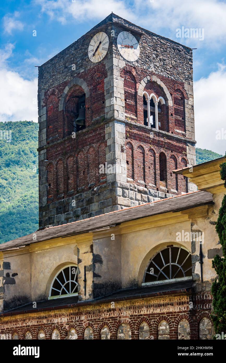 La Abadía de San Andrés en Borzonasca es un antiguo lugar de culto declarado monumento nacional. Foto de stock