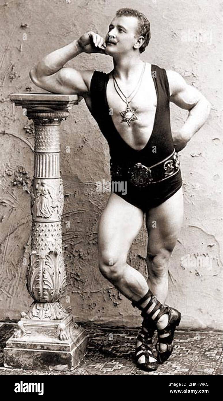EUGEN SANDOW (1867-1925) Hombre de ducha y bodybulder prusianos Foto de stock