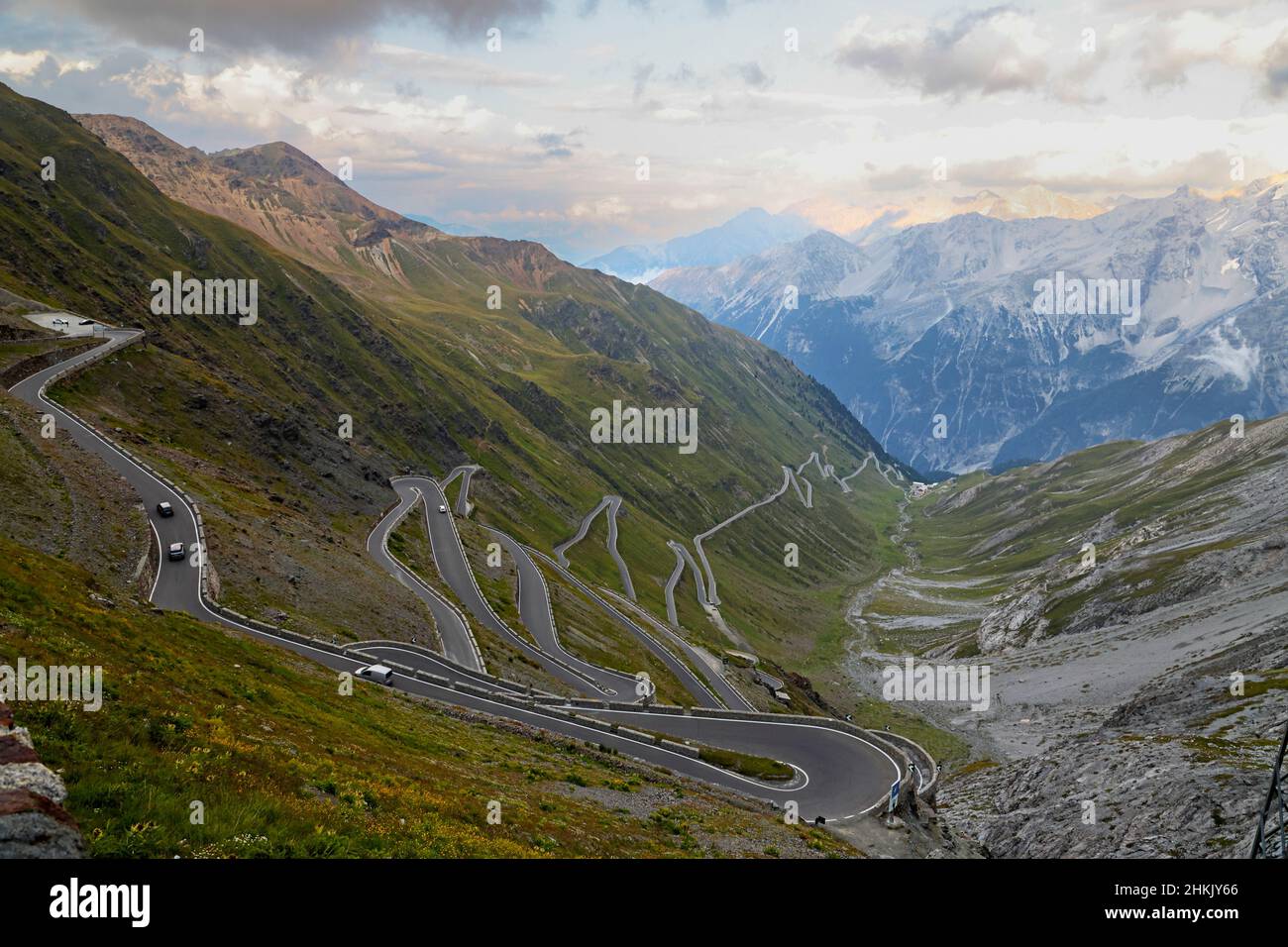 Paso Stelvio, carretera justo debajo del paso, Italia, Tirol del Sur, Bormio Foto de stock