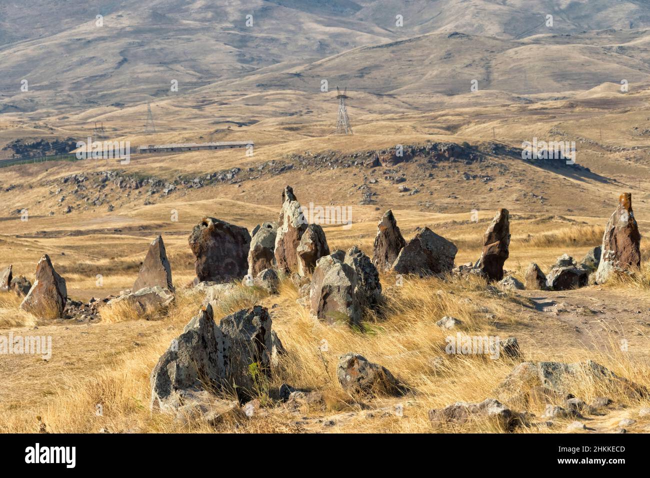 Stonehenge armenio, Zorats Karer (también llamado Karahunj, Qarahunj o Carahunge y Carenish), un sitio arqueológico prehistórico cerca de Sisian, Syunik PR Foto de stock