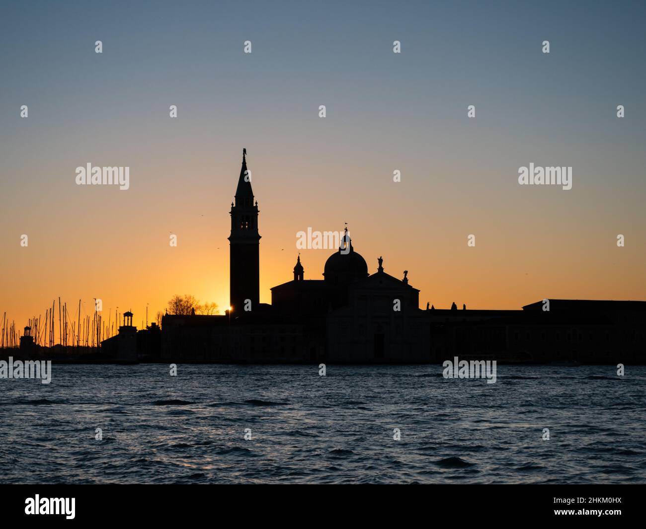 Chiesa San Giorgio Maggiore Iglesia Silhouette al amanecer en Venecia, Italia Foto de stock
