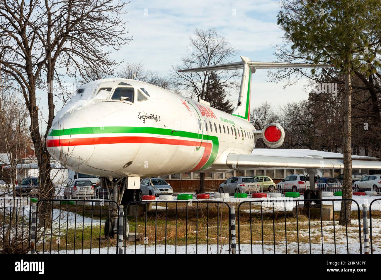 Aterrizado viejo Tupolev 134 A-3 o TU 134 A-3 avión ruso utilizado por Balkan Airlines en exhibición en el aeropuerto de Sofía, Sofía, Bulgaria Foto de stock