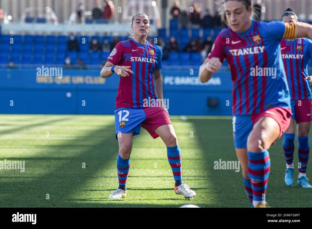 Barcelona, España. 06th Feb, 2022. Patri Guijarro y Alexia Putellas del FC Barcelona en acción durante el partido Primera Iberdrola entre el FC Barcelona Femeni y SD Eibar Femenino en la Estadi Johan Cruyff. Puntuación final; FC Barcelona Femeni 7:0 SD Eibar Femenino. (Foto de Thiago Prudencio/SOPA Images/Sipa USA) Crédito: SIPA USA/Alamy Live News Foto de stock