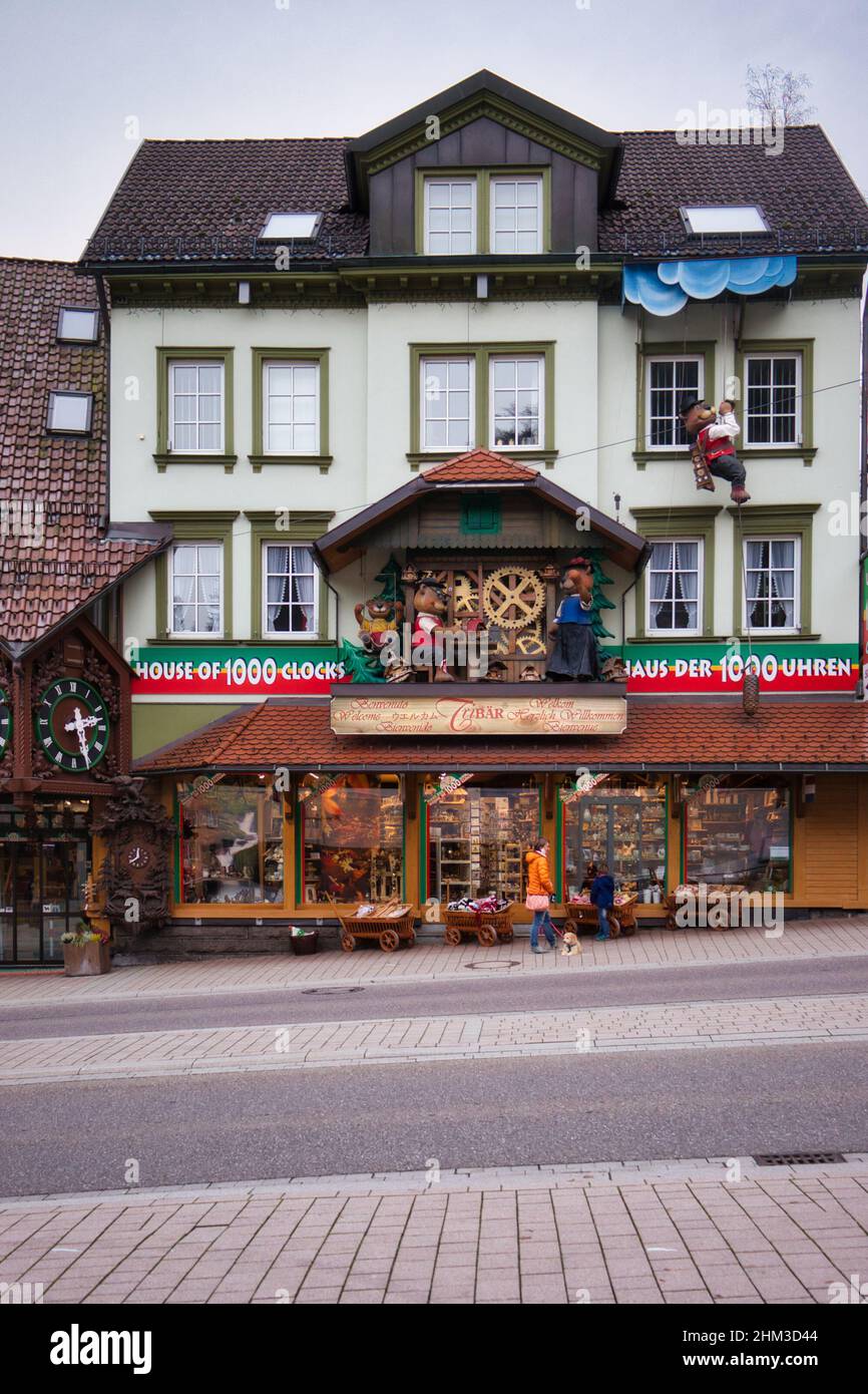 Frente de la Casa de 1000 relojes, una tienda de reloj de cuco en Triberg,  Alemania en la Selva Negra Fotografía de stock - Alamy