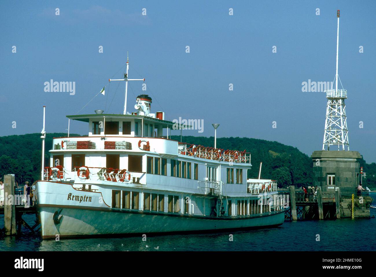 Ferry de pasajeros en el puerto en 1981, Konstanz, Baden-Württemberg, Alemania Foto de stock