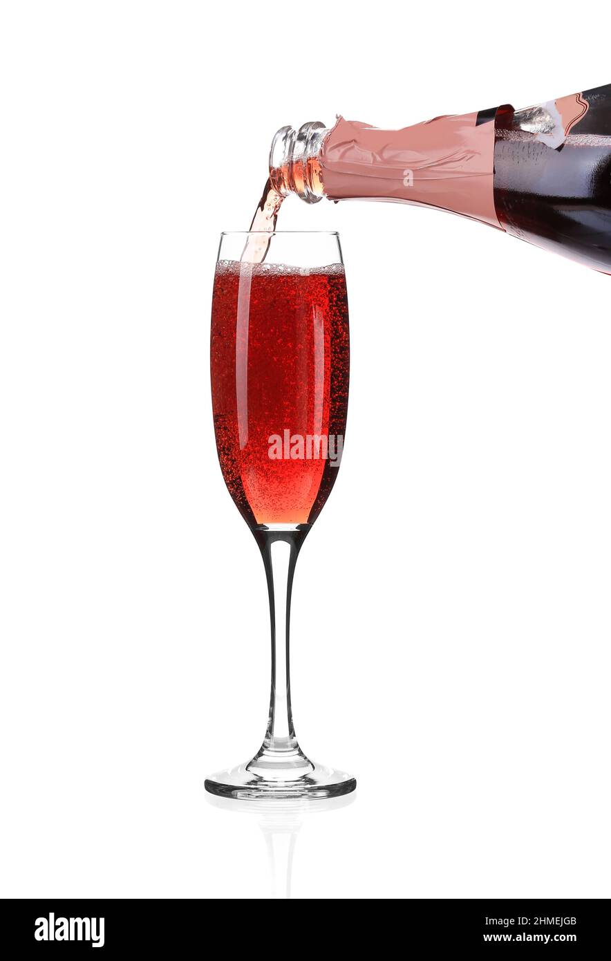 https://c8.alamy.com/compes/2hmejgb/champan-rojo-vertiendo-en-una-copa-aislado-sobre-fondo-blanco-2hmejgb.jpg