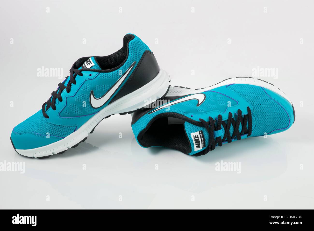 Nike gym shoes fotografías e imágenes de alta resolución - Alamy