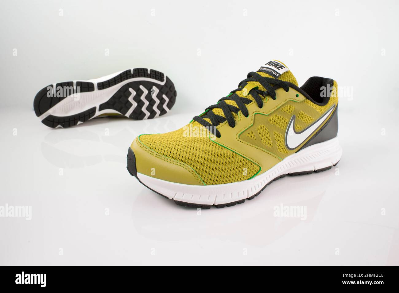 Zapatillas Nike Estampadas Fotos e Imágenes de stock - Página 8 - Alamy