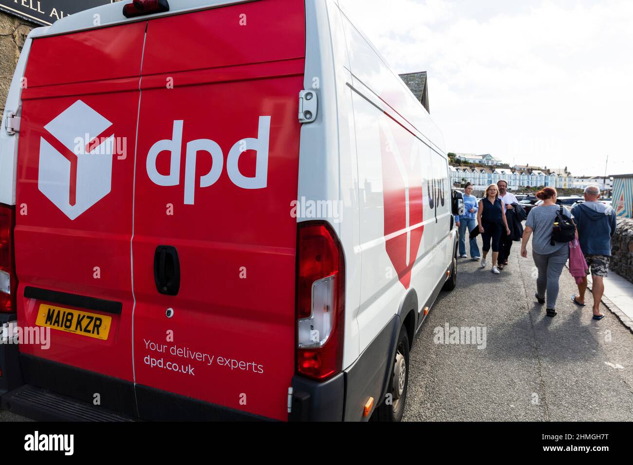 DPD, entrega DPD, furgoneta DPD, furgoneta DPD, señal DPD, Logotipo DPD, vehículo DPD, símbolo DPD, entrega de paquetes DPD, entrega, DPD logística, logística, Foto de stock