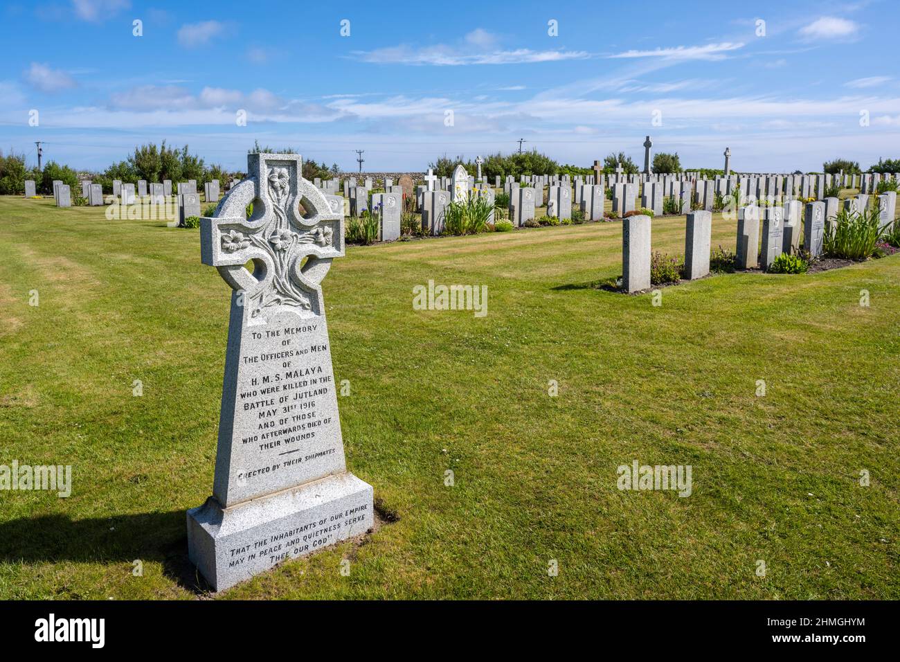 Monumento a las oficinas y hombres del HMS Malaya asesinados en la Batalla de Jutland (31st de mayo de 1916) Cementerio Naval de Lyness, Lyness, Isla de Hoy, Orkney, Escocia, REINO UNIDO Foto de stock