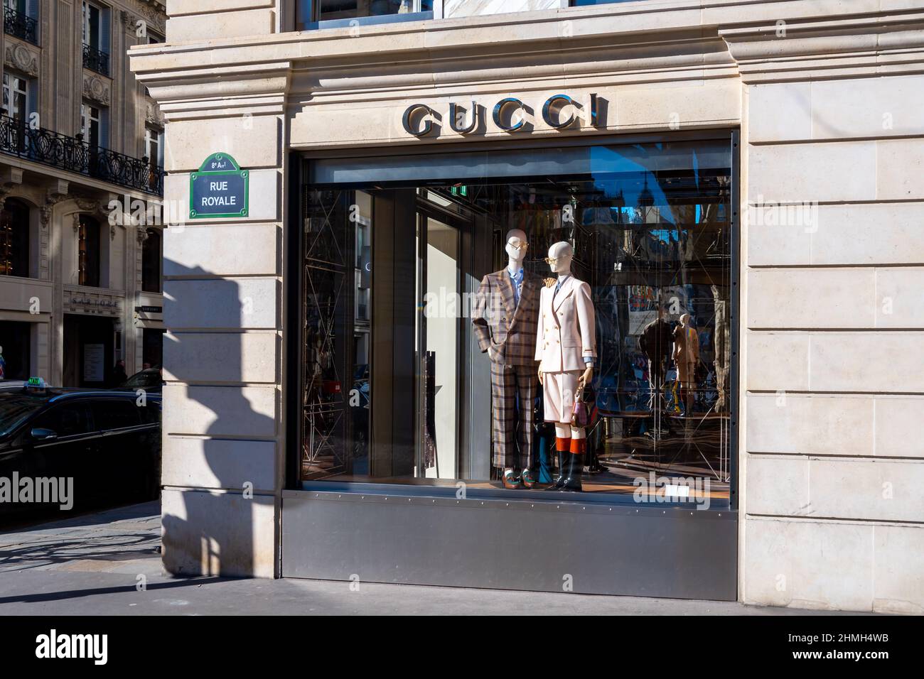 Gucci store paris street fotografías e imágenes de alta resolución - Alamy