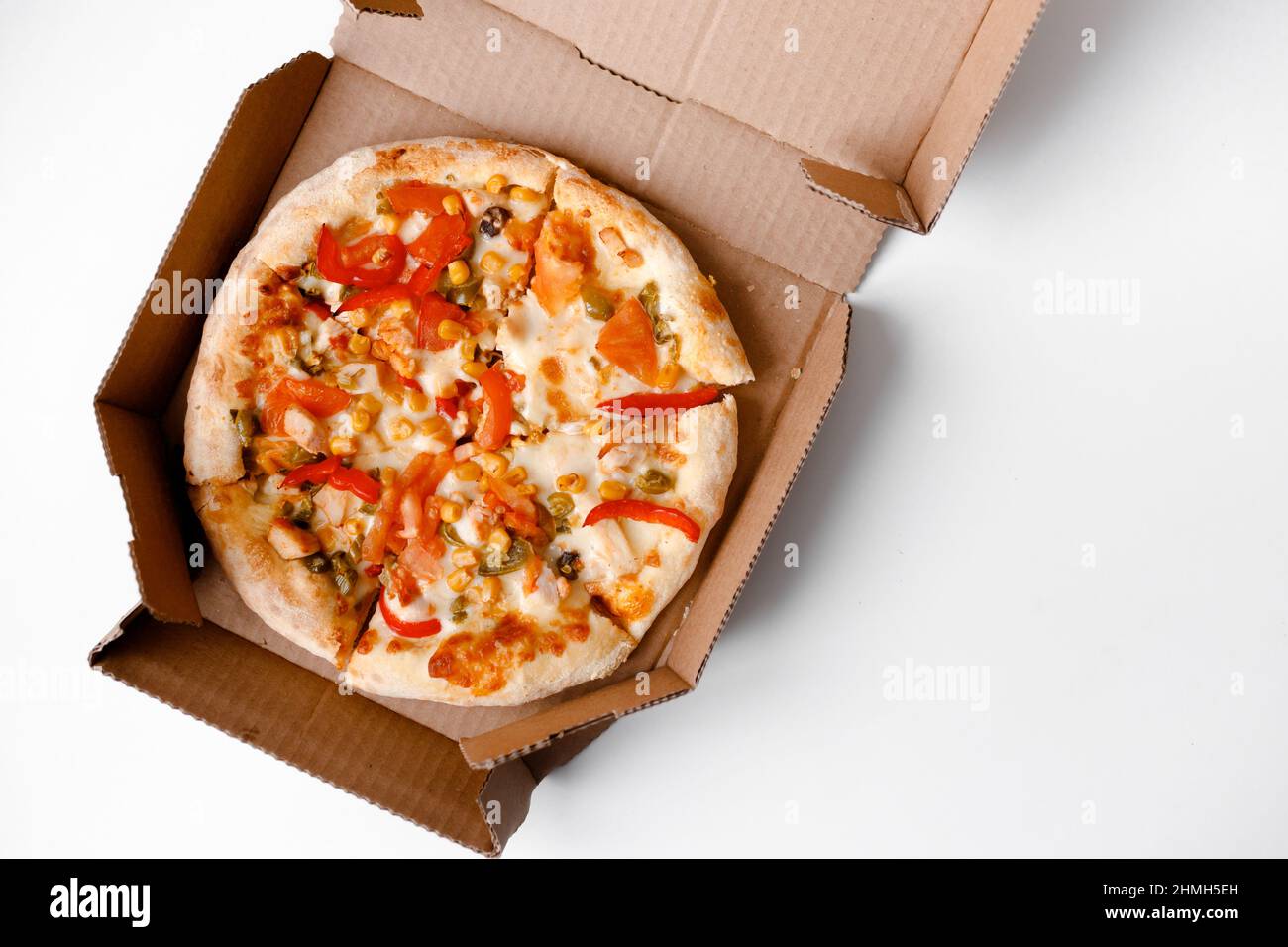 Pizza en caja de cartón fotografías e imágenes de alta resolución - Alamy