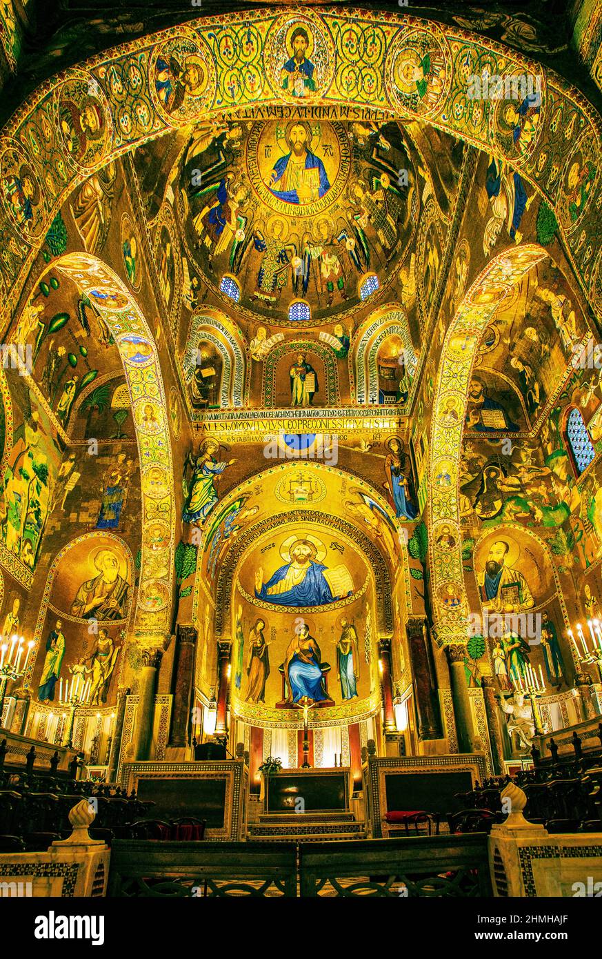 Cappella Palatina (Capilla Palatina) con magníficos mosaicos de oro en el Palazzo Reale (Palazzo dei Normanni), Palermo, Sicilia, Italia Foto de stock