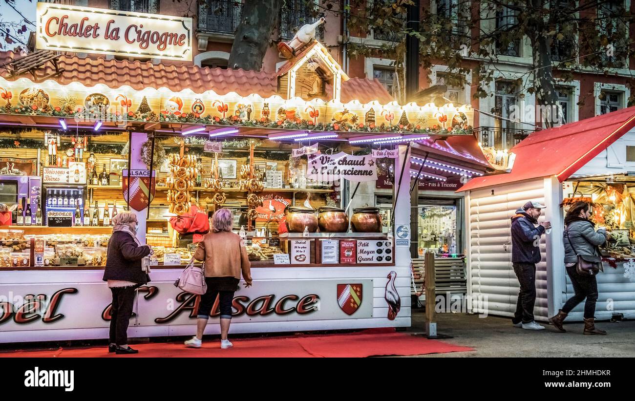 Mercado de Navidad en Narbona. Foto de stock