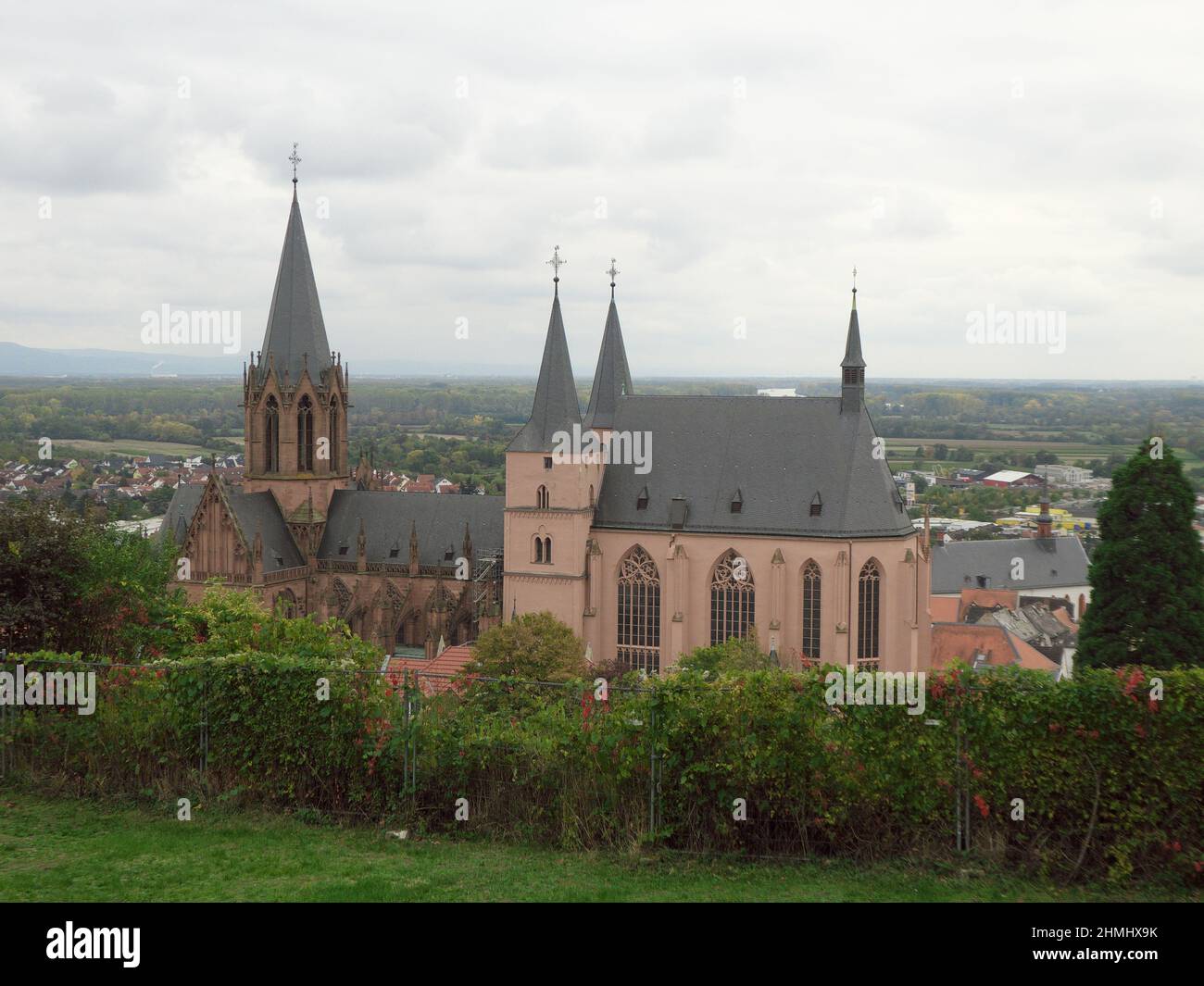 La Katharinenkirche en Oppenheim Foto de stock