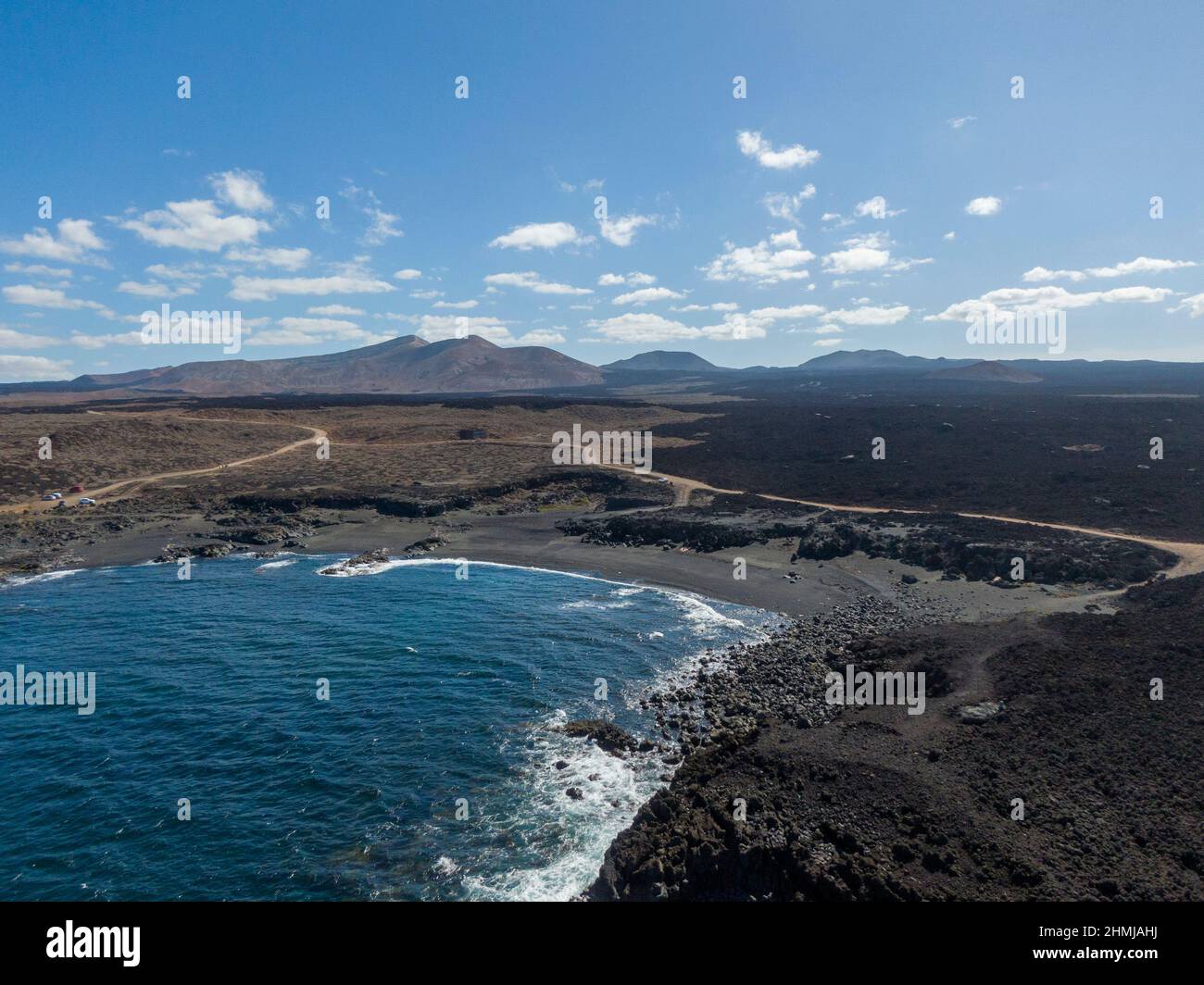 Playa volcánica de Las Malvas en la isla española de Lanzarote Fotografía  de stock - Alamy