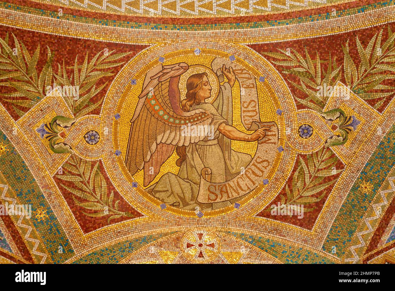 MADRID, ESPAÑA 9 DE MARZO de 2013 Mosaico de ángel como símbolo de