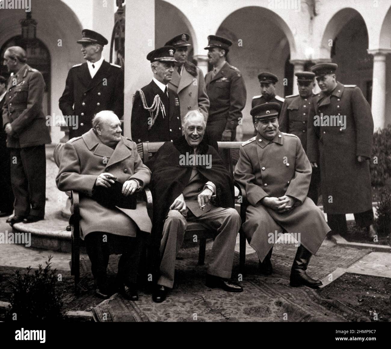 Conferencia de Yalta (Winston Churchill, Franklin Roosevelt, Josef Stalin) Febrero de 1945. Foto en blanco y negro. Foto de stock