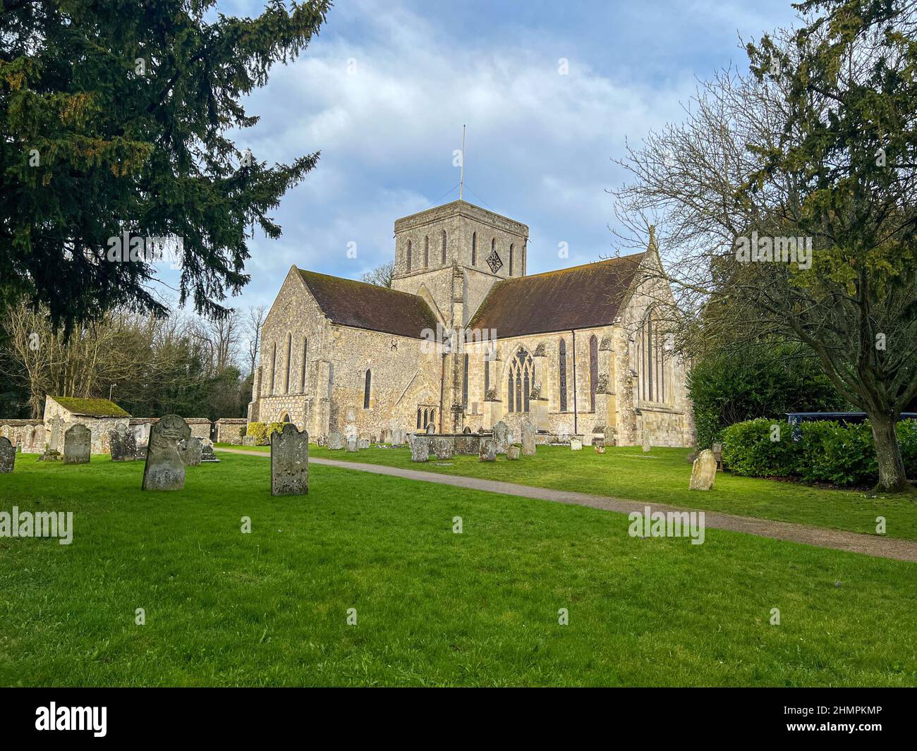 La Iglesia de Santa María y San Melor es la iglesia parroquial de la ciudad de Amesbury, Wiltshire, Reino Unido. La ciudad de Amesbury es el hogar del asentamiento neolítico Foto de stock