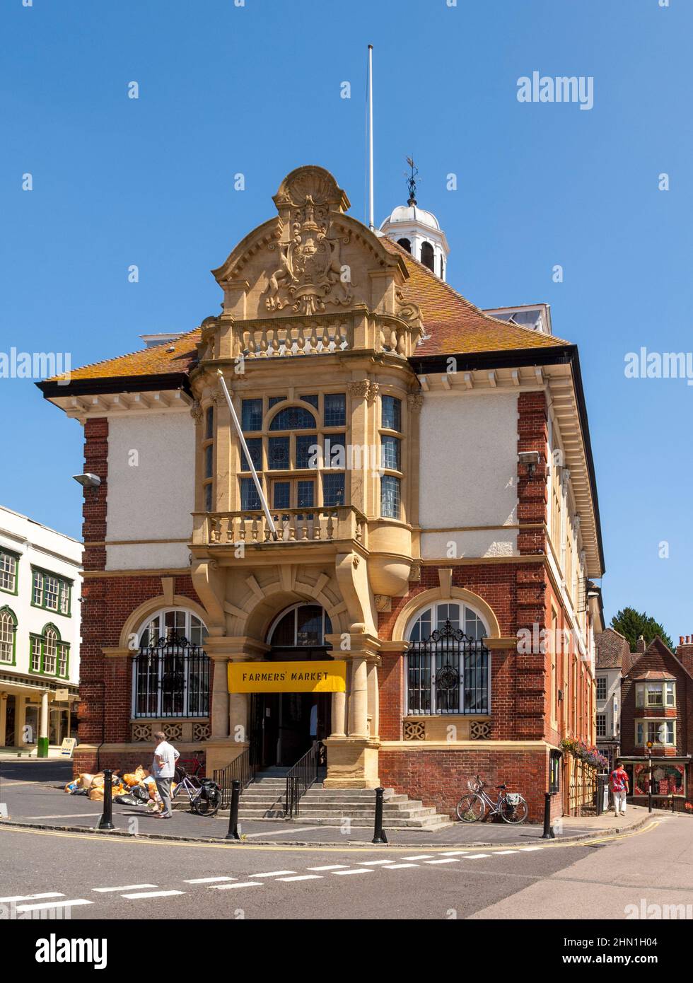 Ayuntamiento, High Street, Marlborough, Wiltshire, Inglaterra, Es un hermoso edificio victoriano. Foto de stock