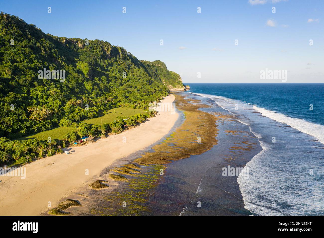 Vista espectacular de la playa Nyang Nyang en la parte sur de la península de Bukit en Bali, Indonesia Foto de stock